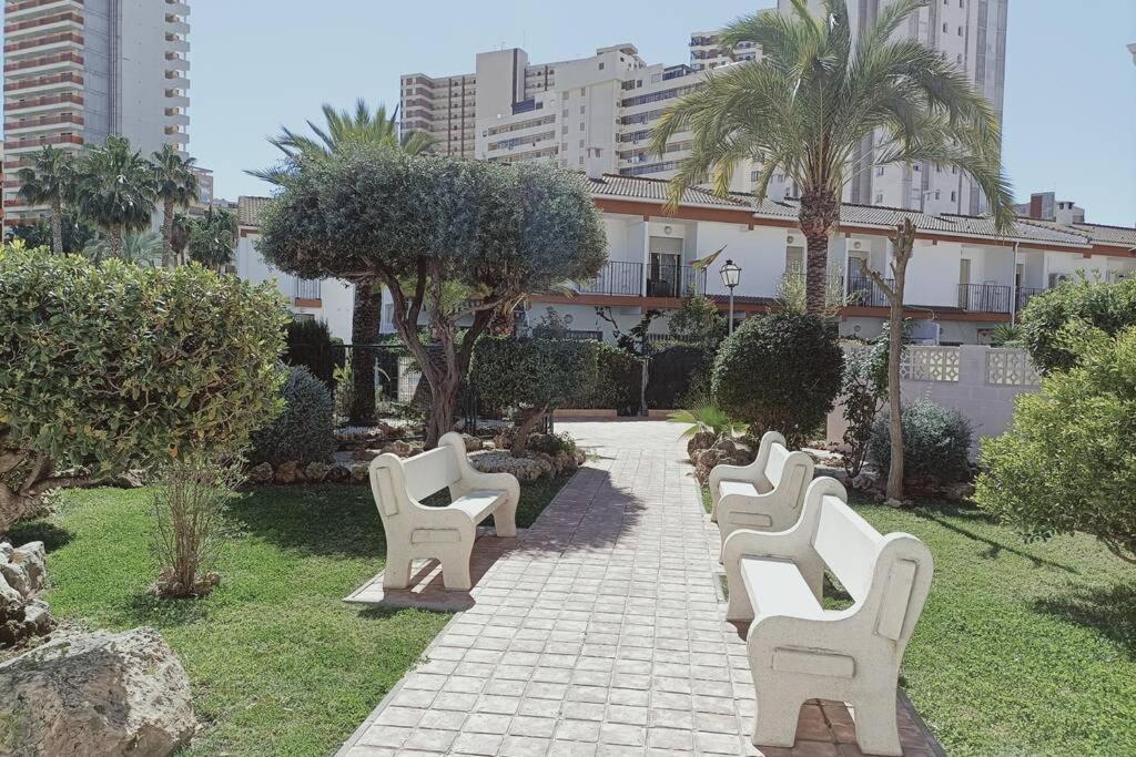 2 Bedroom Townhouse In Beautiful Gated Complex Benidorm Esterno foto